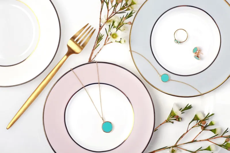 Petits Bijoux, Grand Effet : Comment Briller au Quotidien Quand on est Maman